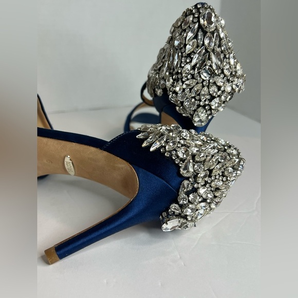Badgley Mischka
Dawn d'Orsay Evening Sandals - Picture 9 of 16